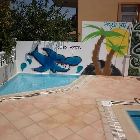 Oezguer Hotel Szálloda *